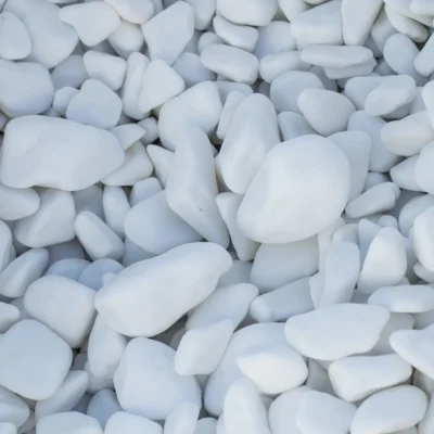 Pietriș decorativ din marmură albă – 3–8 cm